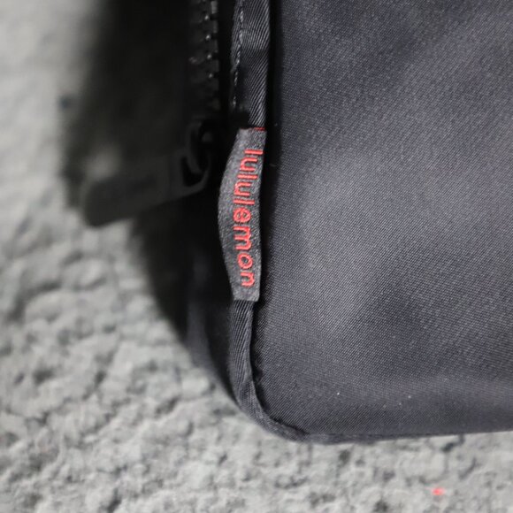 Disney x Lululemon Everywhere Belt Bag Black Mickey Mouse 1L Fanny Pack NW - Picture 3 of 11
